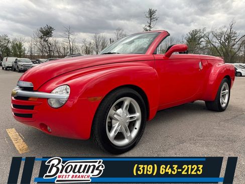 Used 2003 Chevrolet SSR RWD image 1