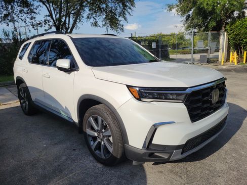 Certified 2025 Honda Pilot Elite image 2