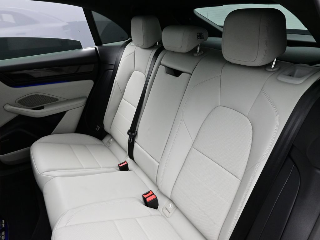 Certified 2025 Porsche Macan Turbo Electric AWD/4WD image 13
