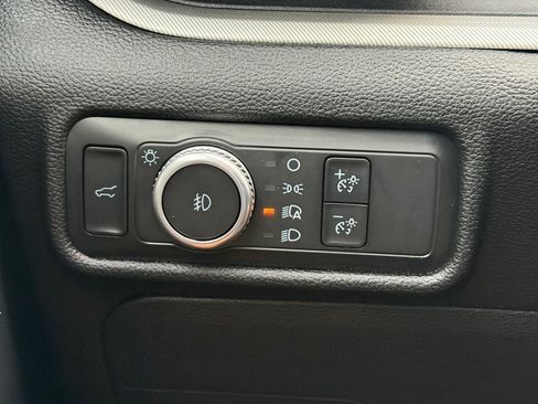 Used 2021 Ford Explorer XLT w/ Equipment Group 202A RWD image 22