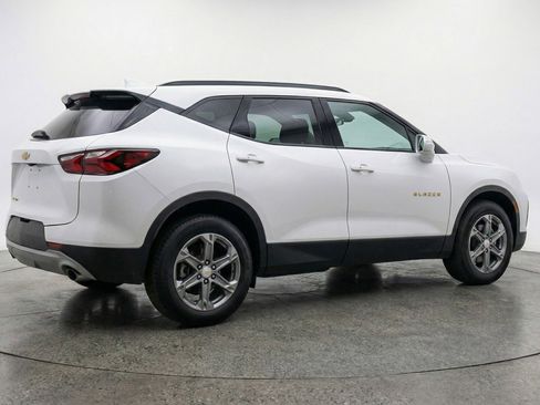Used 2025 Chevrolet Blazer LT FWD image 9