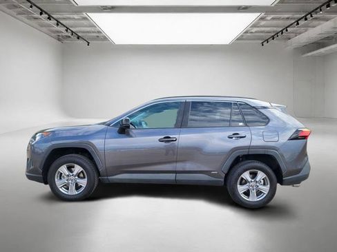 Used 2022 Toyota RAV4 LE AWD/4WD image 2