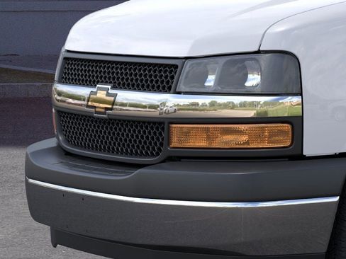 New 2026 Chevrolet Express 2500 image 13