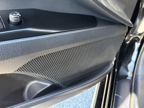 Used 2025 Toyota Camry SE w/ Convenience Package image 25