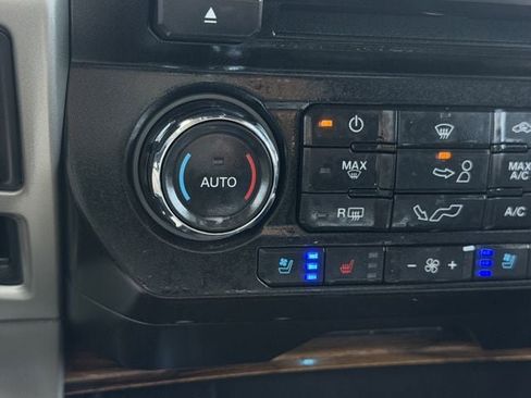 Used 2018 Ford F150 Lariat RWD image 23