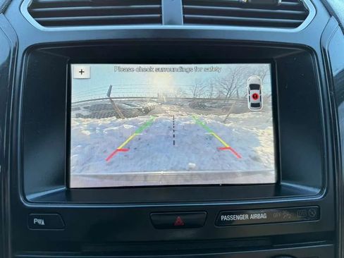 Used 2018 Ford Explorer XLT w/ Equipment Group 202A AWD/4WD image 23