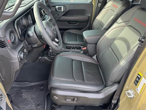 Used 2025 Jeep Wrangler Unlimited Rubicon image 11