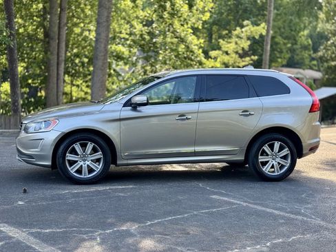 Used 2016 Volvo XC60 T6 w/ Proximity Package AWD/4WD image 5