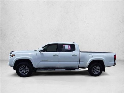 Used 2018 Toyota Tacoma SR5 RWD image 8