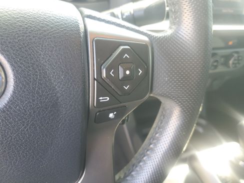Used 2017 Toyota Tacoma SR5 w/ Tow Package RWD image 17
