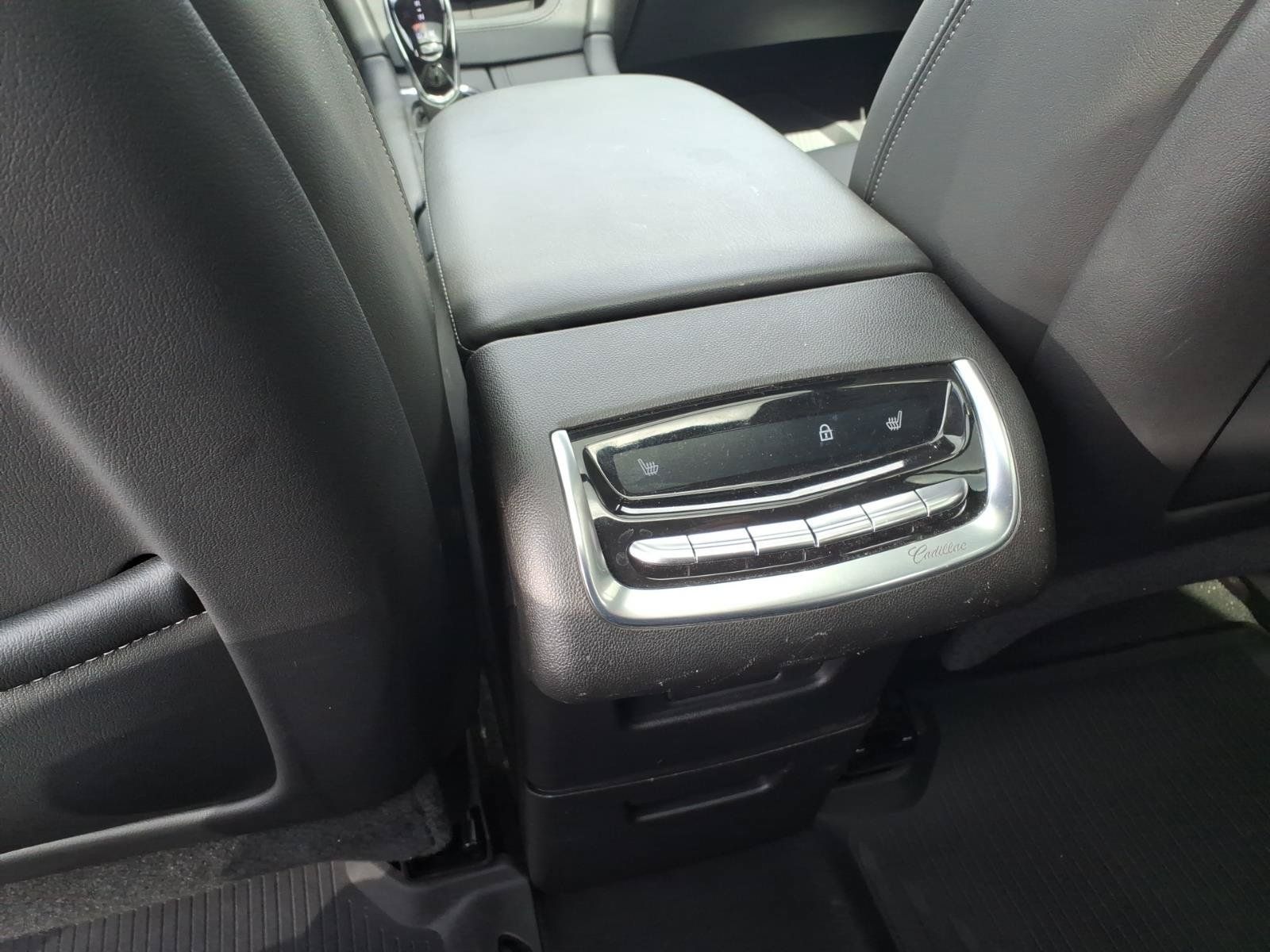 Used 2024 Cadillac XT6 Sport w/ Technology Package AWD/4WD image 18