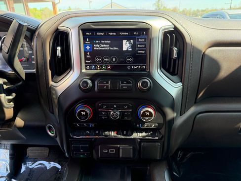 Used 2020 Chevrolet Silverado 1500 LTZ image 33