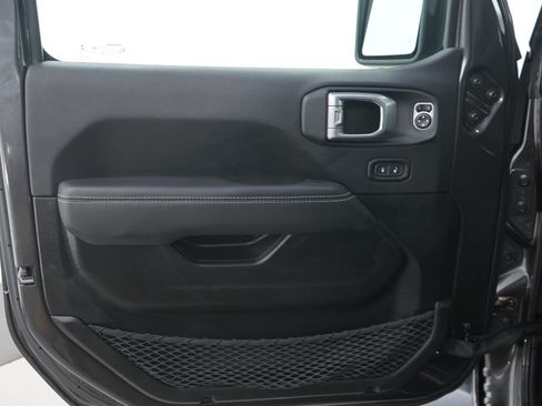 Used 2020 Jeep Wrangler Unlimited Sahara AWD/4WD image 21