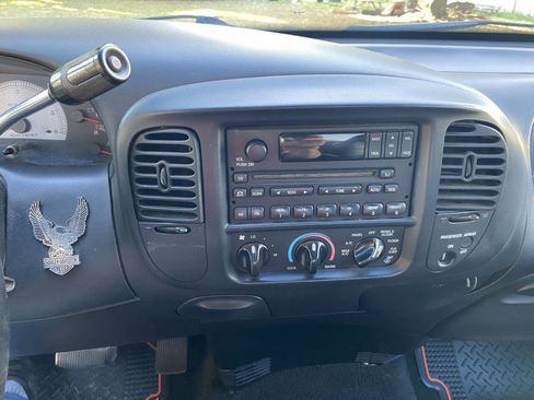 Used 2000 Ford F150 Harley-Davidson image 8