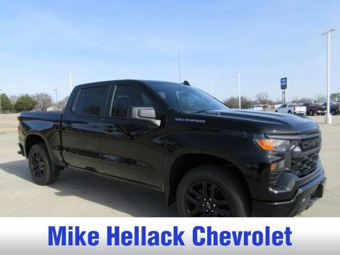 Used 2025 Chevrolet Silverado 1500 Custom image 1