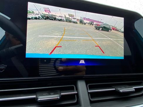 Used 2026 Chevrolet Trax LT w/ LT Convenience Package FWD image 32