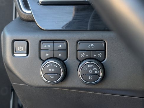 Used 2022 Chevrolet Silverado 1500 LT Trail Boss w/ Protection Package image 25