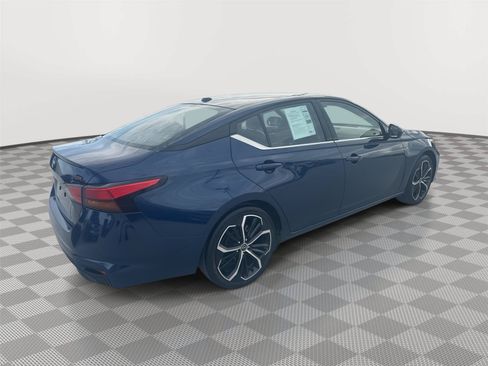 Used 2023 Nissan Altima 2.5 SR FWD image 4