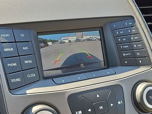 Used 2018 Ford Taurus SE FWD image 20