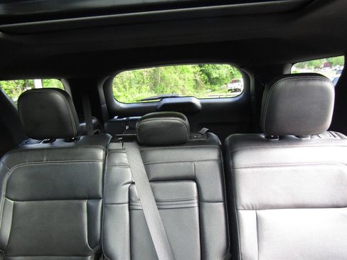 Used 2020 Ford Explorer XLT w/ Equipment Group 202A AWD/4WD image 11