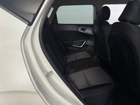 Used 2025 Kia Soul LX w/ LX Technology Package FWD image 30