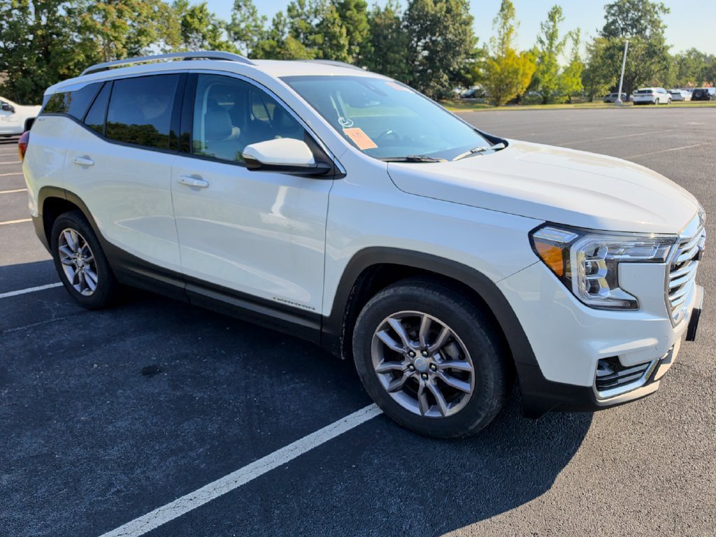 Used 2023 GMC Terrain SLT w/ LPO, Floor Liner Package AWD/4WD image 9