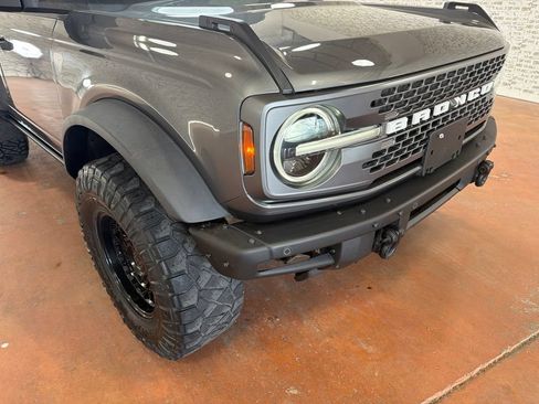 Used 2023 Ford Bronco Badlands w/ Sasquatch Package AWD/4WD image 9