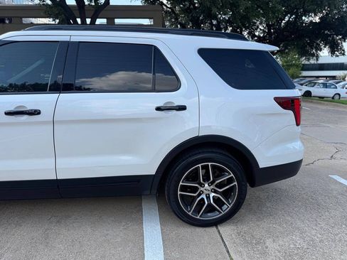 Used 2016 Ford Explorer Sport w/ Equipment Group 401A AWD/4WD image 5