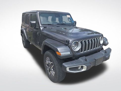 Used 2025 Jeep Wrangler Unlimited Sahara AWD/4WD image 12