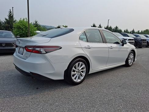 Used 2022 Toyota Camry LE FWD image 6