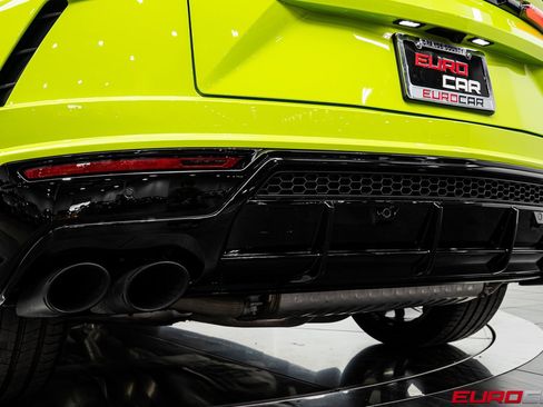 Used 2022 Lamborghini Urus *HIGH GLOSS BLACK STYLE PACKAG image 18