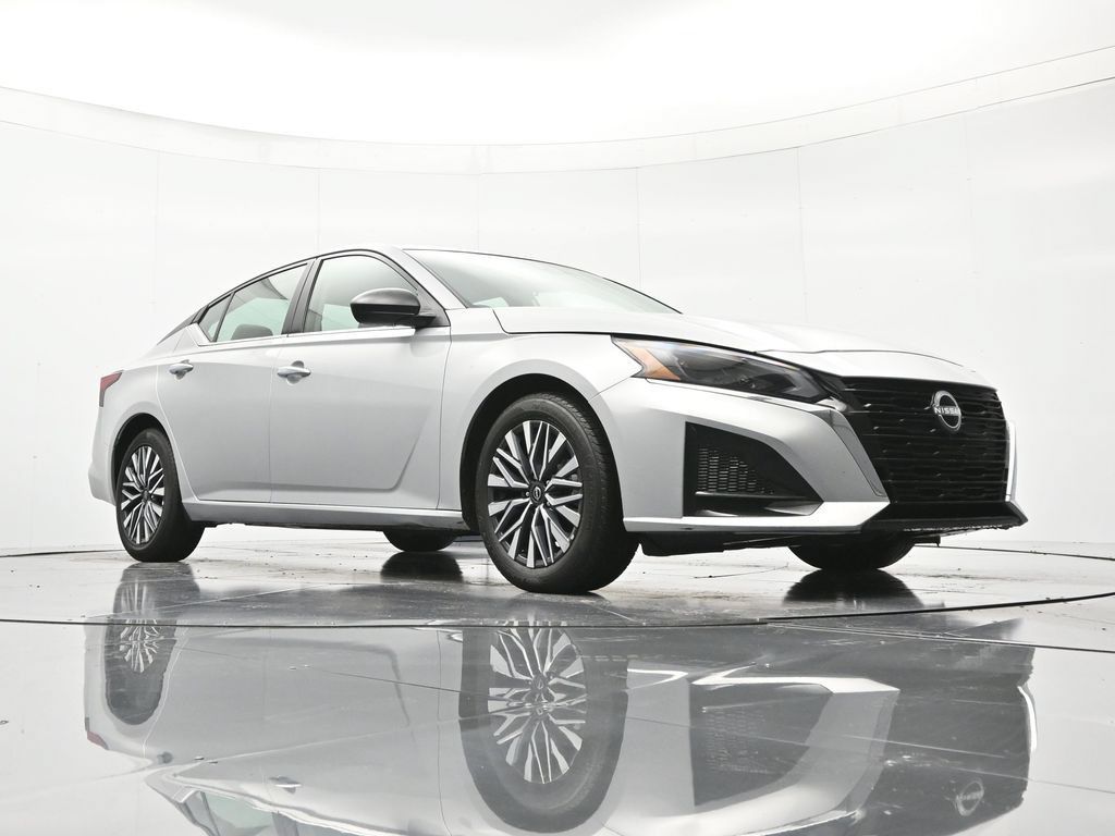 Certified 2025 Nissan Altima 2.5 SV FWD image 38