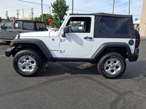 Used 2016 Jeep Wrangler Sport AWD/4WD image 2