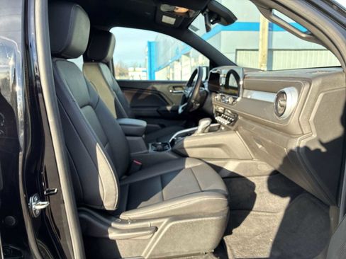 Used 2023 Chevrolet Colorado LT w/ LT Convenience Package III image 28