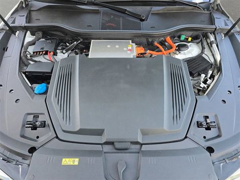 Used 2019 Audi e-tron Premium Plus image 35