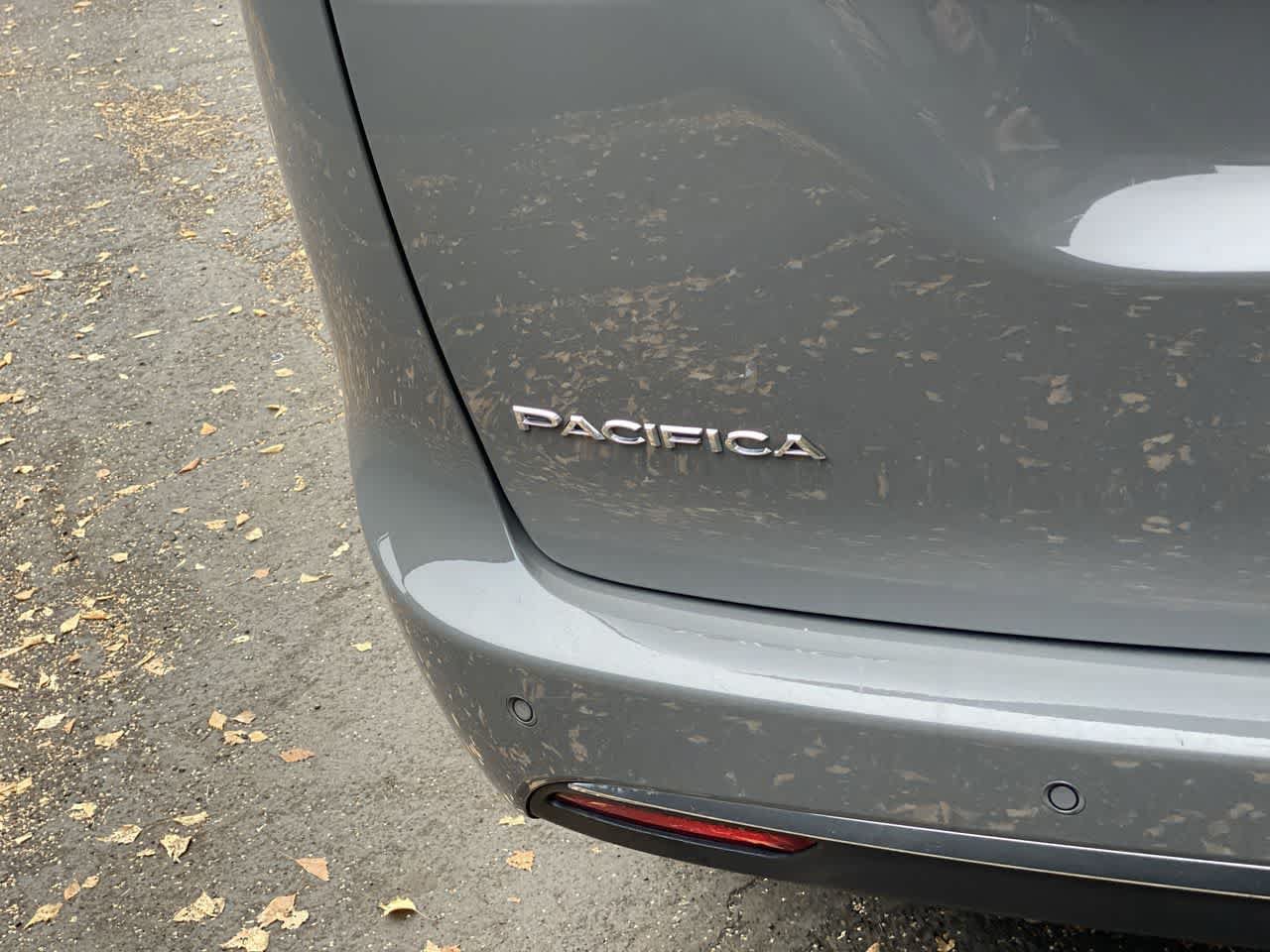 Used 2025 Chrysler Pacifica Select FWD image 10
