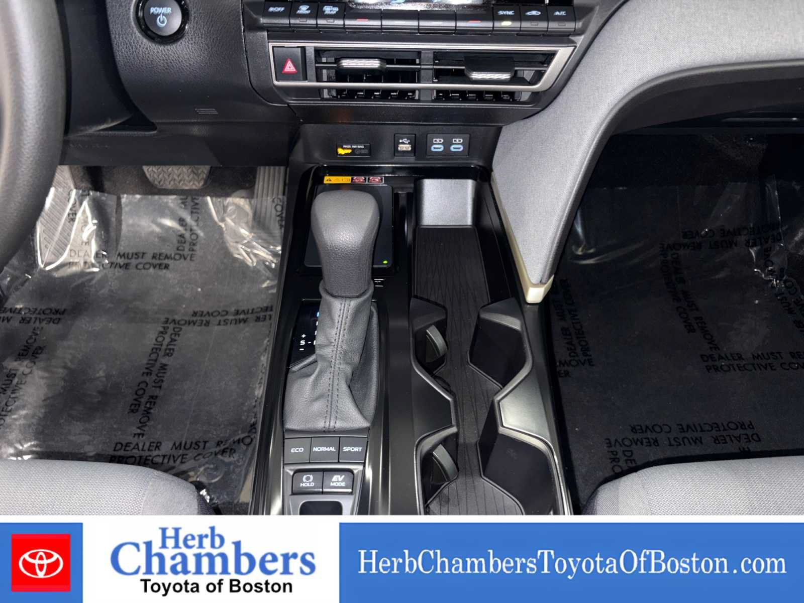 Used 2025 Toyota Camry LE AWD/4WD image 32