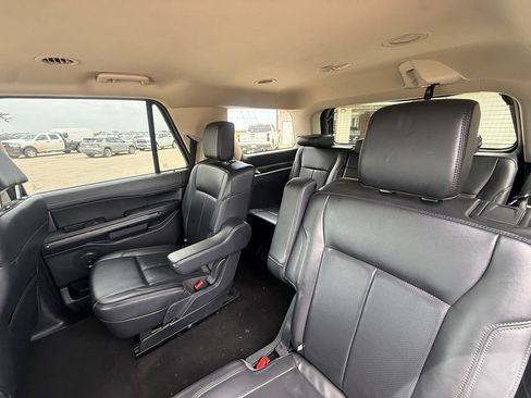 Used 2024 Ford Expedition XLT RWD image 16