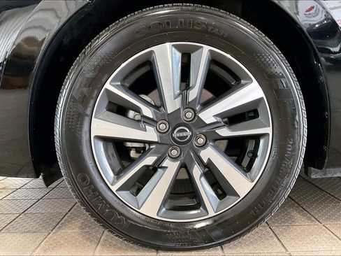 Used 2025 Nissan Versa SV FWD image 30