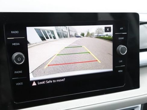 Used 2025 Volkswagen Taos SE FWD image 23