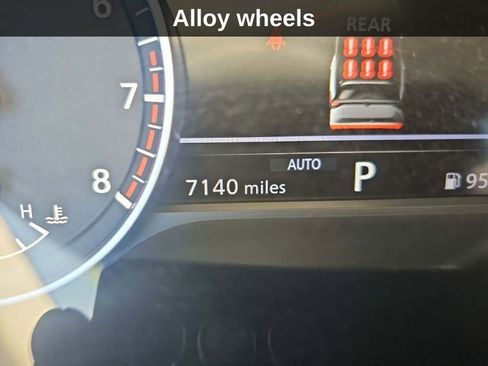 Used 2024 Nissan Pathfinder S image 13