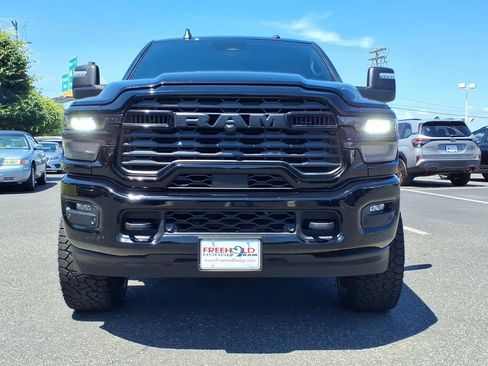 Used 2025 RAM 2500 Big Horn AWD/4WD image 2