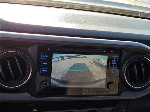 Used 2019 Toyota Tacoma TRD Off-Road w/ Technology Package image 18