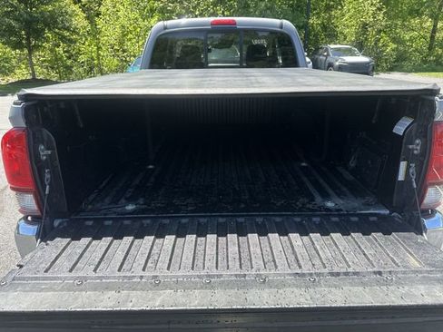 Used 2020 Toyota Tacoma SR5 AWD/4WD image 22