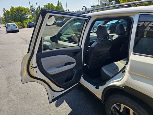 Used 2025 Subaru Forester Premium AWD/4WD image 15