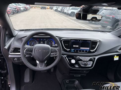 New 2026 Chrysler Voyager LX image 12