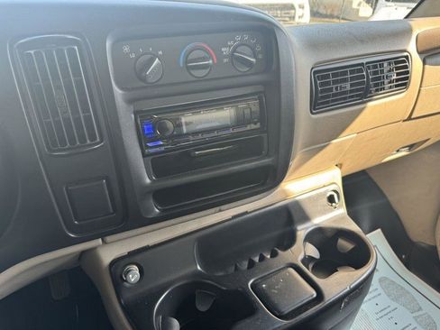 Used 2002 GMC Savana 3500 RWD image 10