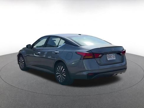 Used 2025 Nissan Altima 2.5 SV image 11