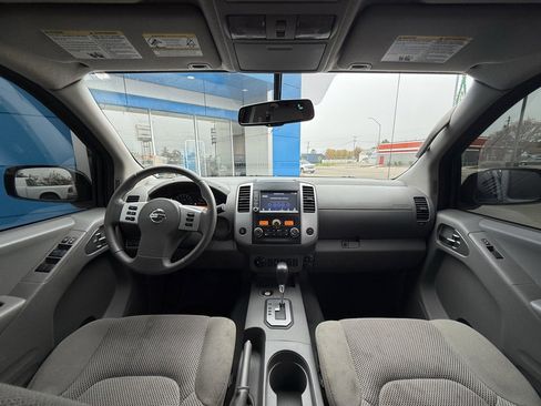 Used 2020 Nissan Frontier SV w/ Midnight Edition Floor Mats image 9