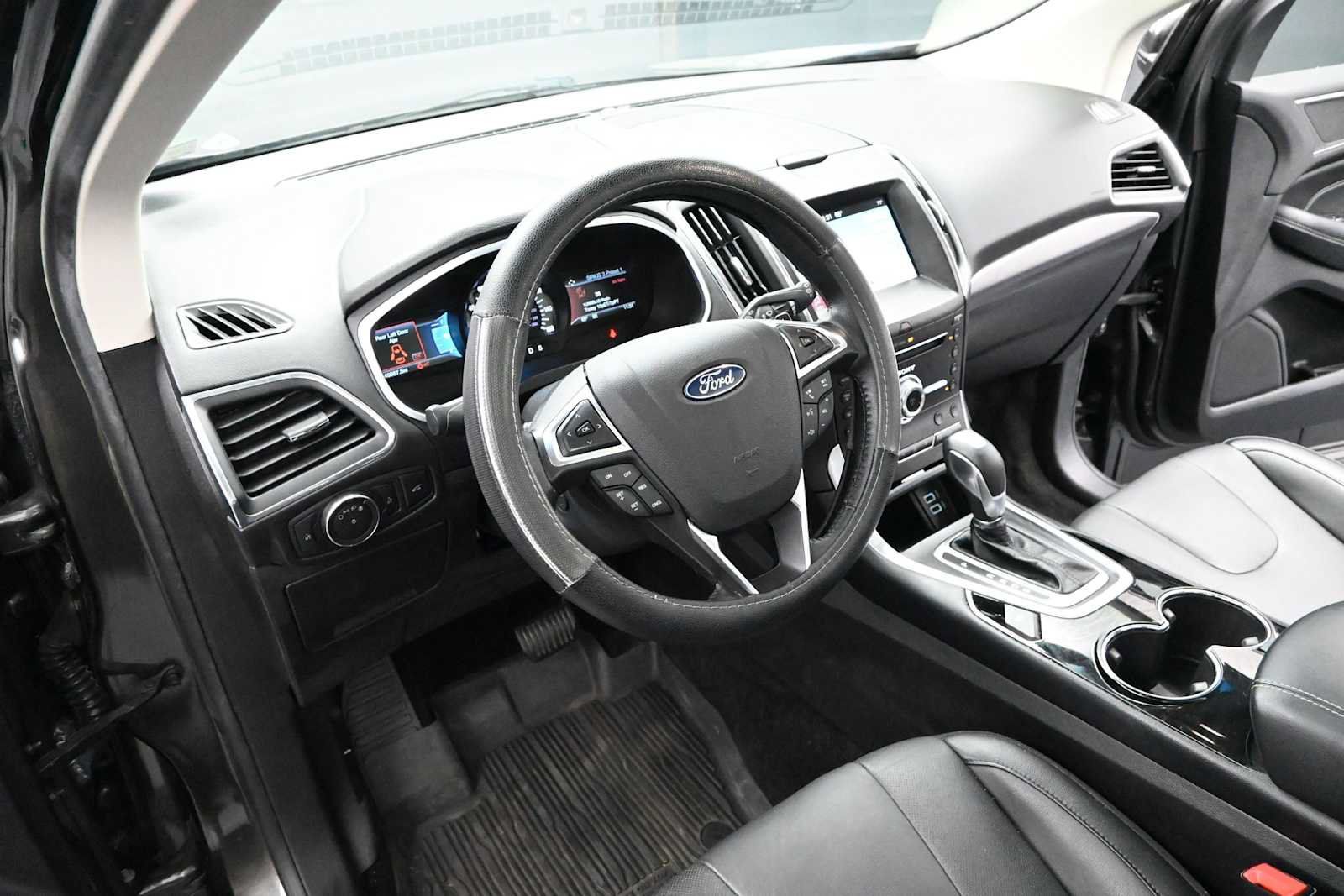 Used 2018 Ford Edge Titanium w/ Equipment Group 301A AWD/4WD image 10